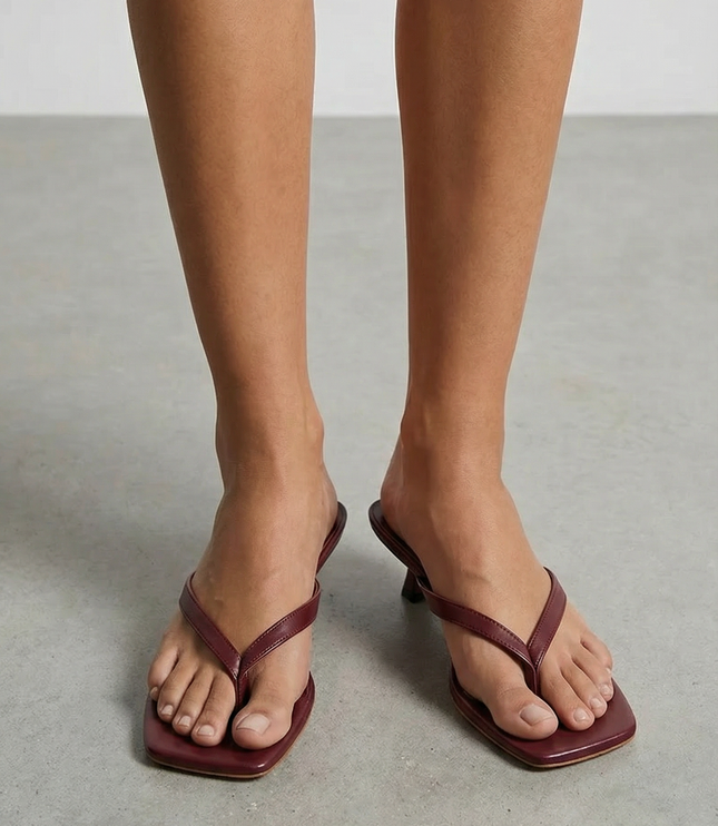 Women's Kitten Heel Toe-Post Sandals with Square Toe