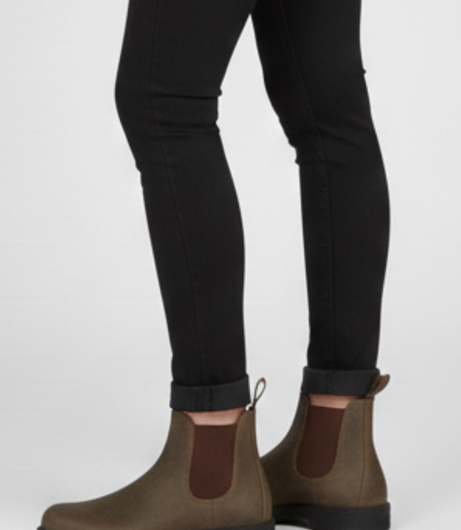Women's Pull-Tab Chelsea Boots with a Chunky Sole